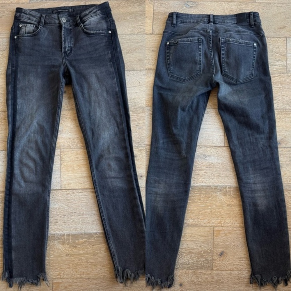 Zara Distressed Frayed Hem Cropped Jeans